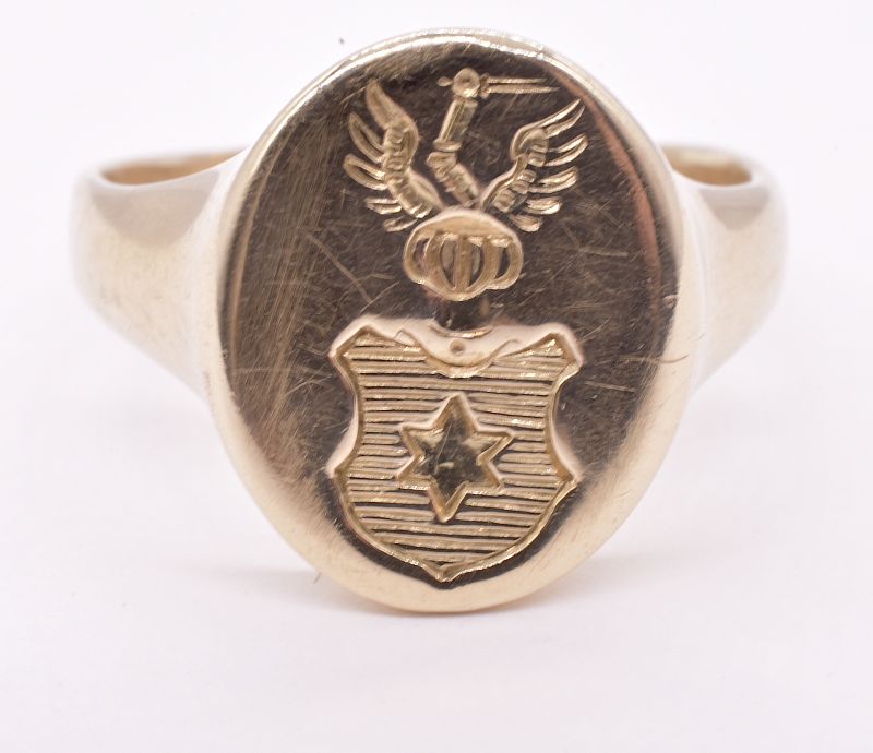 14K Signet Ring with Royal Coat of Arms and Helmet sz 7