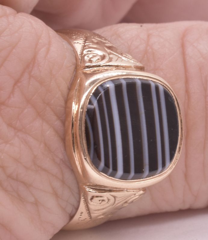 Victorian 12K Signet Ring of Banded Agate size 11 US