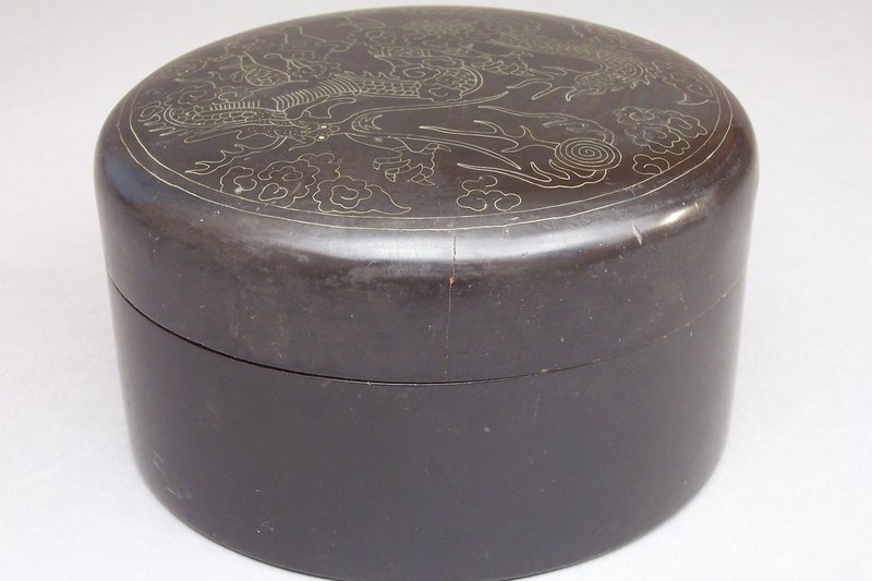 Korean Wire Inlaid Round Lacquer Box, Dragon Decoration