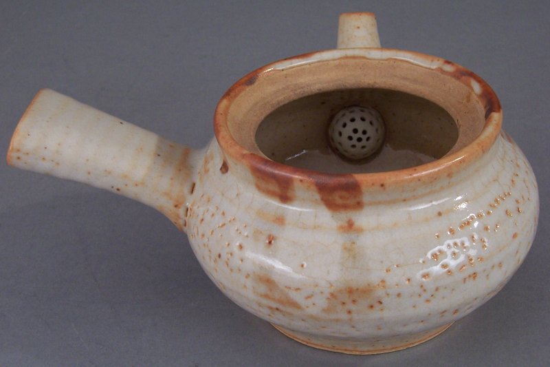 Attractive Shino Kyusu Teapot, Incised Artist Signature