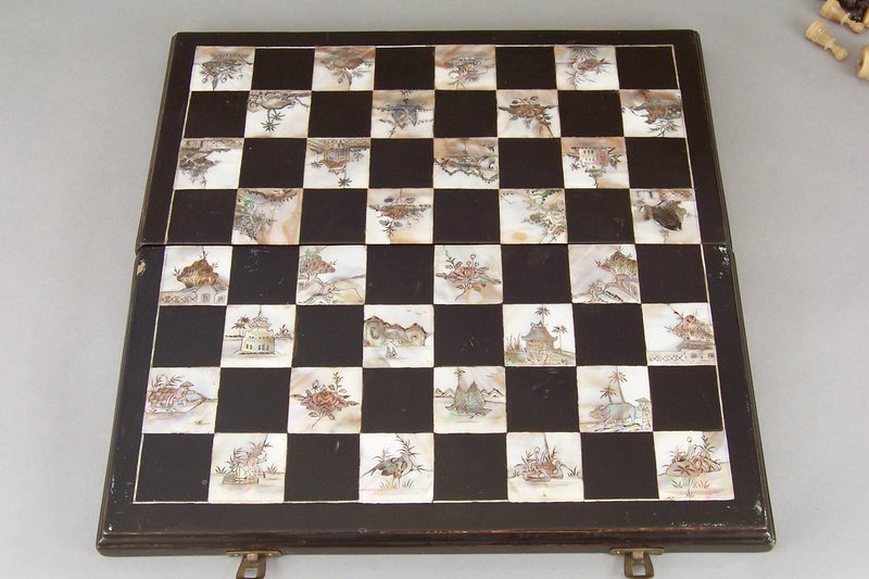 Vietnamese MOP Board, Fr. Regence Style Horn Chess Set