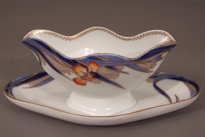 Fukagawa Iris pattern 9 inch sauce boat, underplate