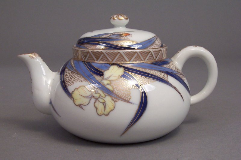 Fukagawa Iris pattern tea pot