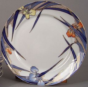 Fukagawa Iris pattern 9 1/5 inch dinner plate