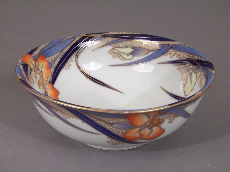 Fukagawa Iris pattern 7 1/4 inch diameter bowl