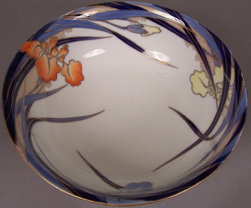 Fukagawa Iris pattern large 9 1/2 inch centerpiece bowl