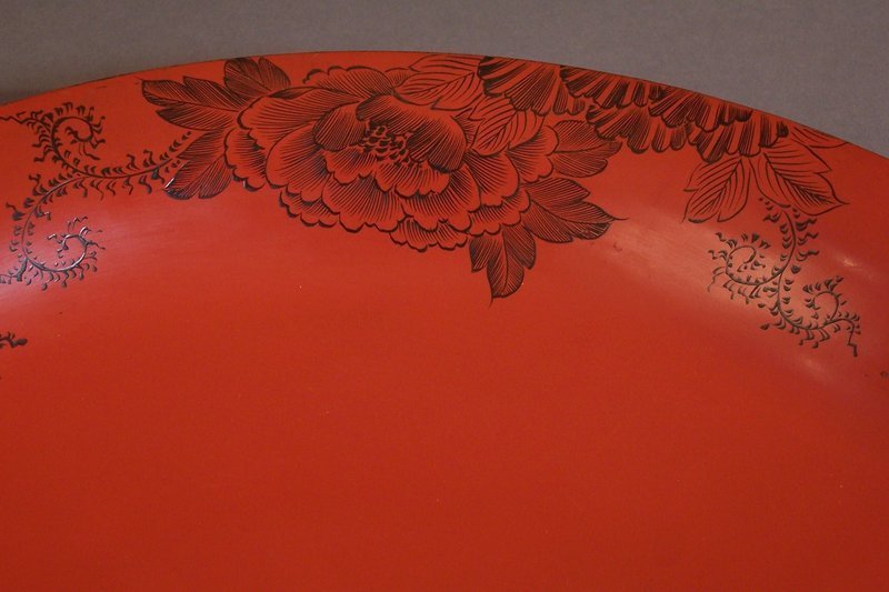 Large Kamakura Style Studio Incised Red Lacquer Charger