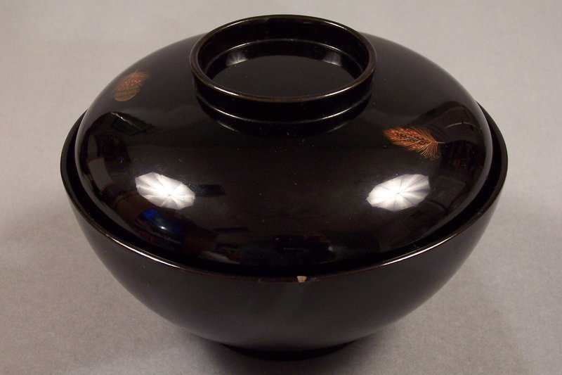 Zohiko lacquer covered bowl, 5 inch, with leaf motif