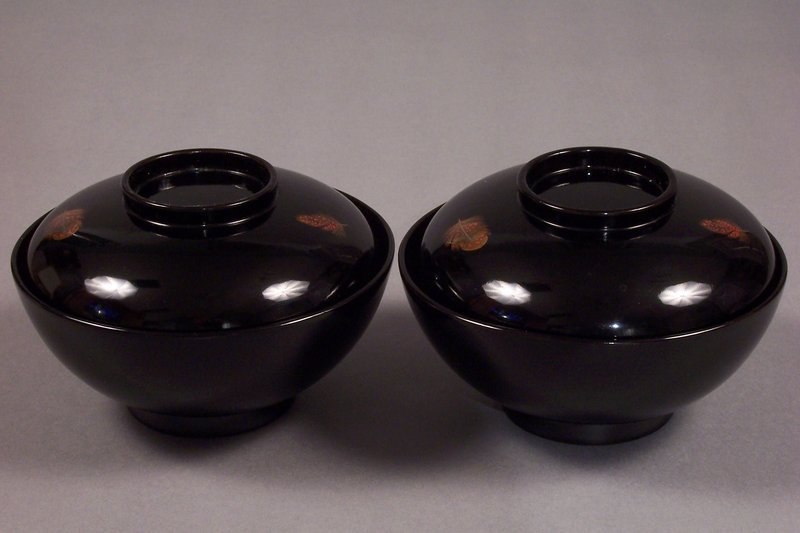 Two Zohiko lacquer covered bowls. 5 inch, feather motif