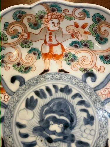 Small Pair Japanese Imari Porcelain Bowls - Namban Figures Decoration
