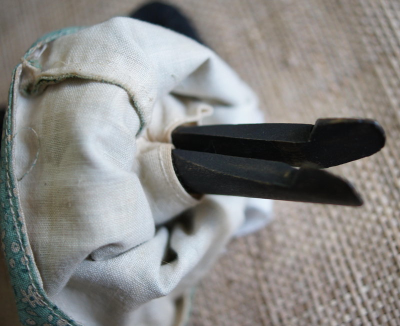 C1920 Handcrafted Cloth Black Mammy Clothespin Doll