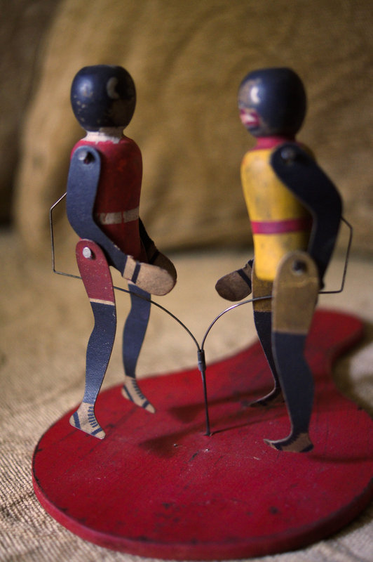 1930s Scarce Black Memorabilia Toy Tin Wood Boxing Boxers Paddle Game