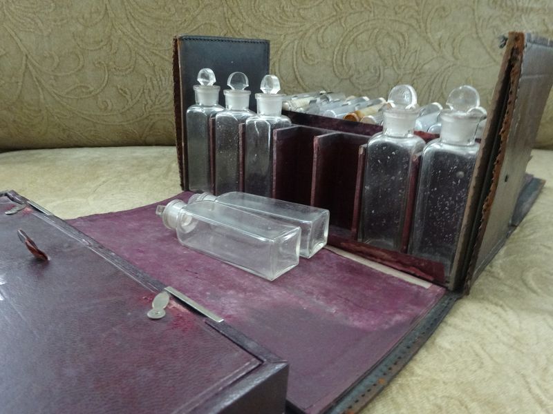19thC Traveling Doctors Apothecary Medicine Case Early Merck