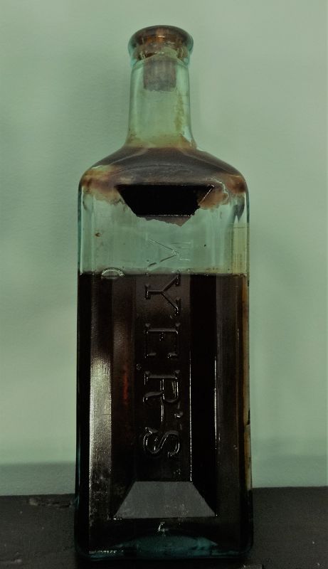 C1915  AYERS SARSAPARILLA Patent Medicine Bottle w/ Box Contents