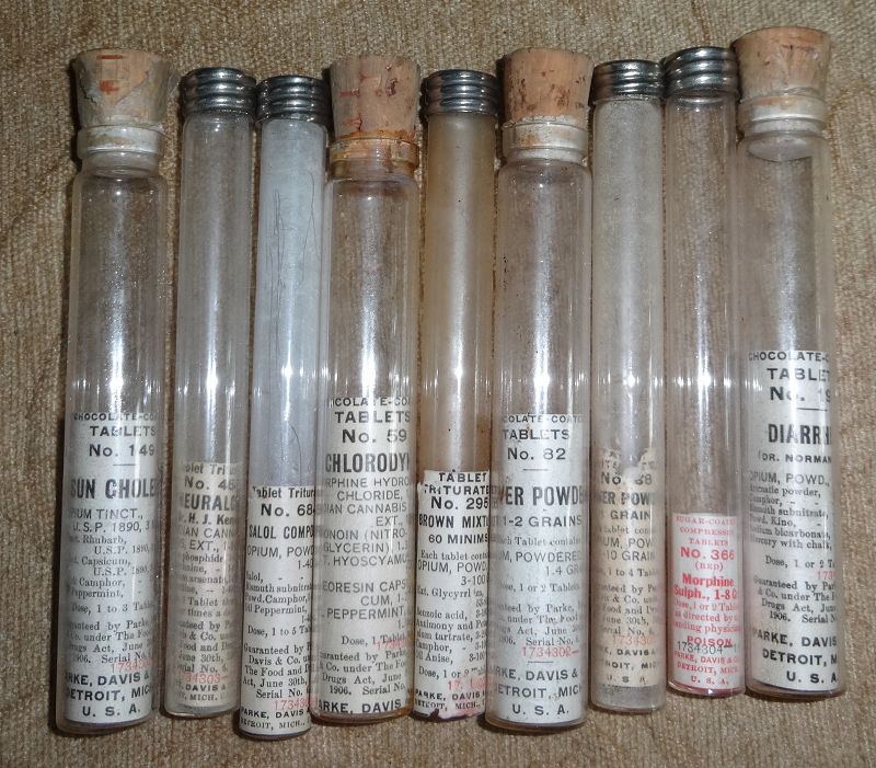 Parke Davis Doctors Medicine Case w/ Cannabis Opium Morphine Bottles