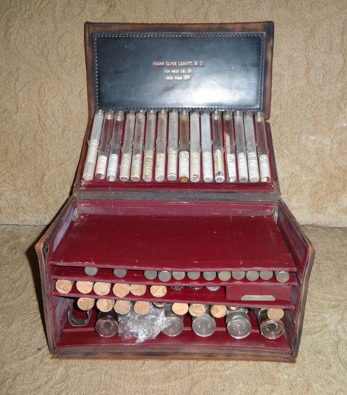 Parke Davis Doctors Medicine Case w/ Cannabis Opium Morphine Bottles