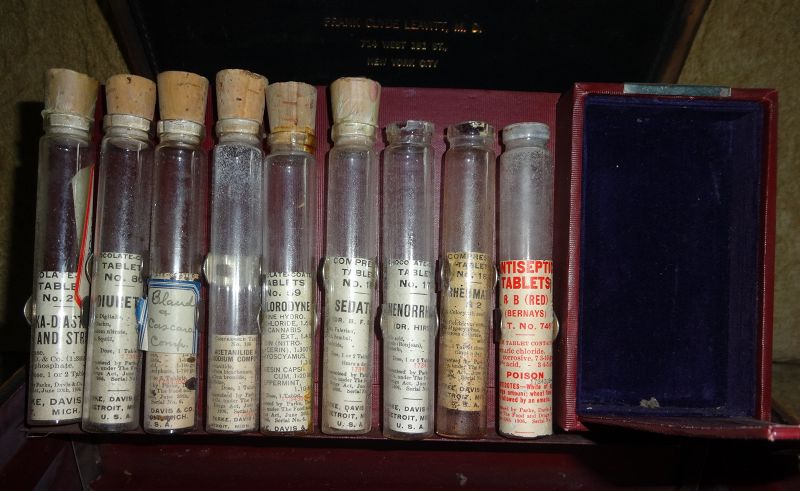 Parke Davis Doctors Medicine Case w/ Cannabis Opium Morphine Bottles