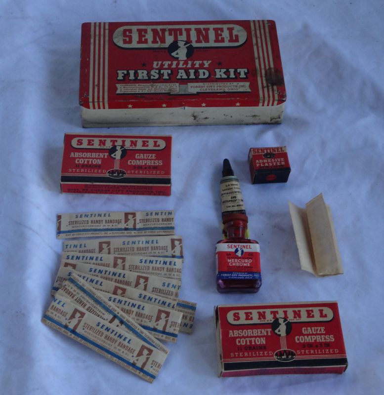 1940s SENTINEL First Aid Kit w/ Great graphics and Complete (item