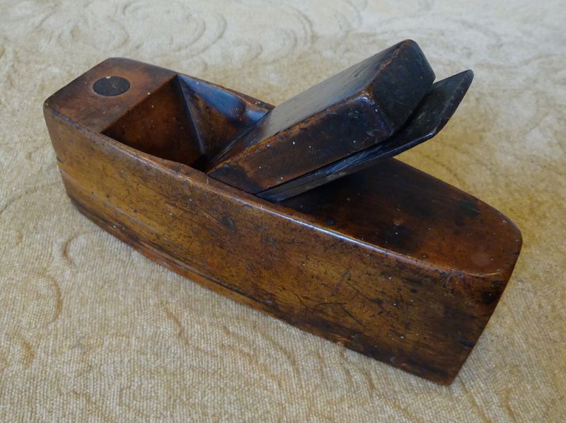 19thC Antique Smoothing Plane Coffin Shaped Woodworking Tool