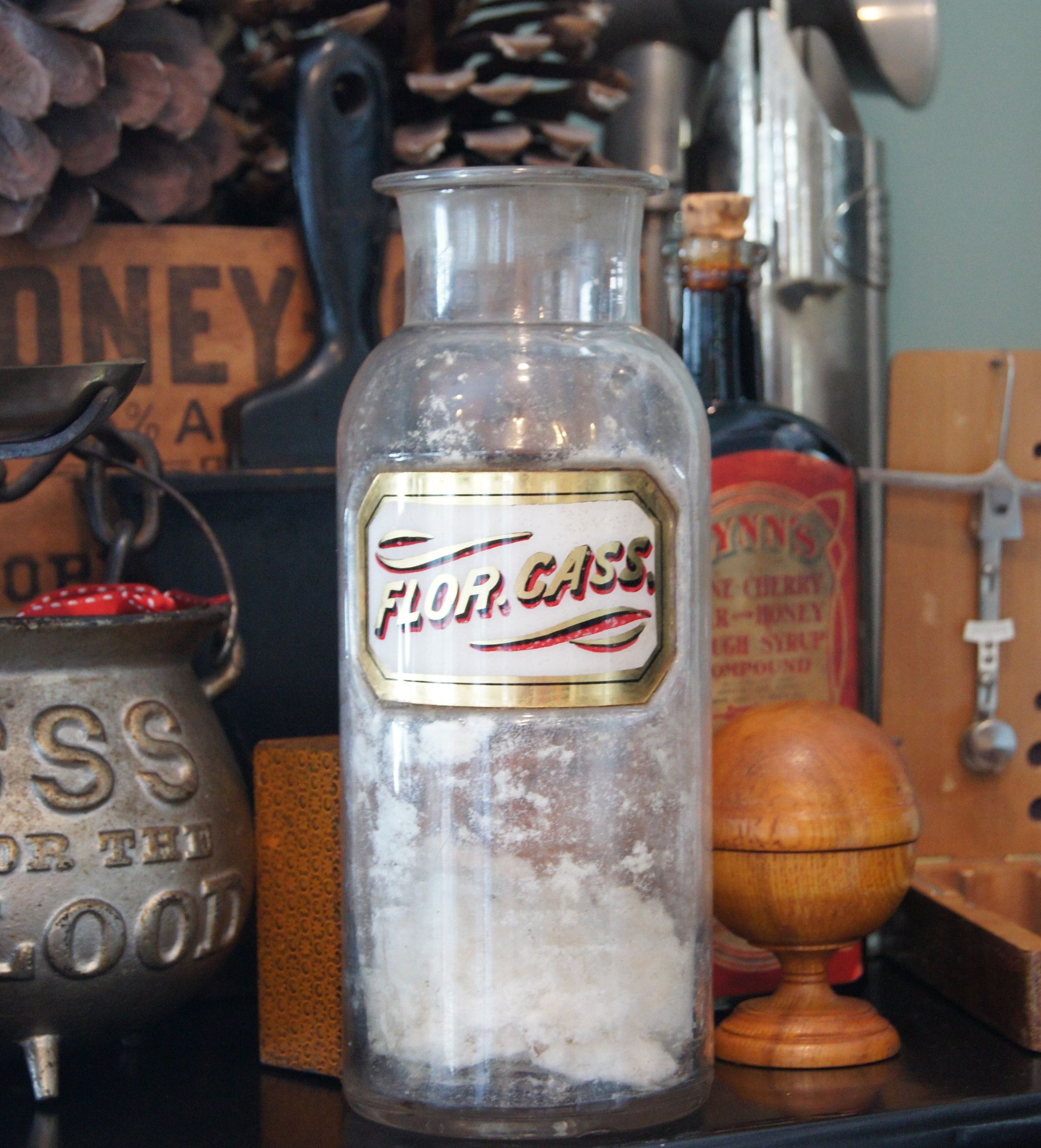 1862 Civil War Era Apothecary LUG Bottle with label FLOR CASS