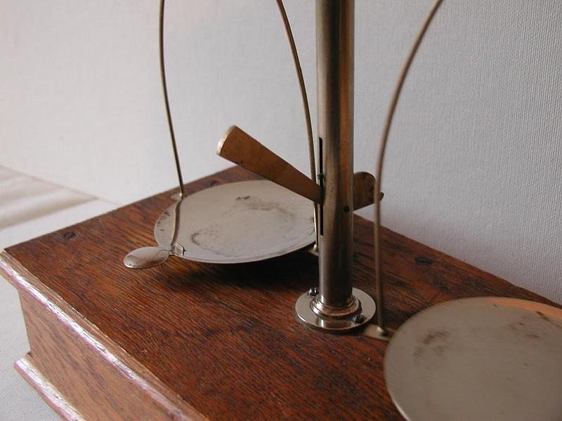 1900s Vintage Oak Apothecary Prescription Balance Scale