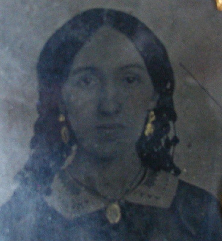 19thC 2 Tin Type Photos Civil War Era Women Double Gutta-Percha Case