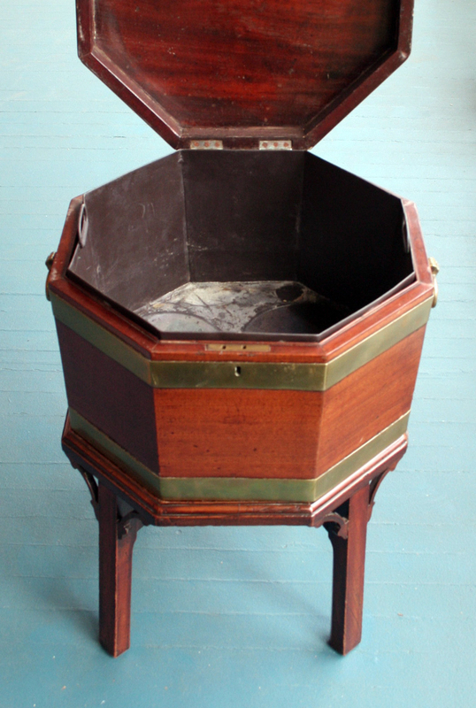 Fine 18th Century  Octagonal Cellarette or Wine Cooler