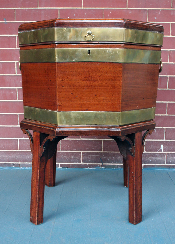 Fine 18th Century  Octagonal Cellarette or Wine Cooler