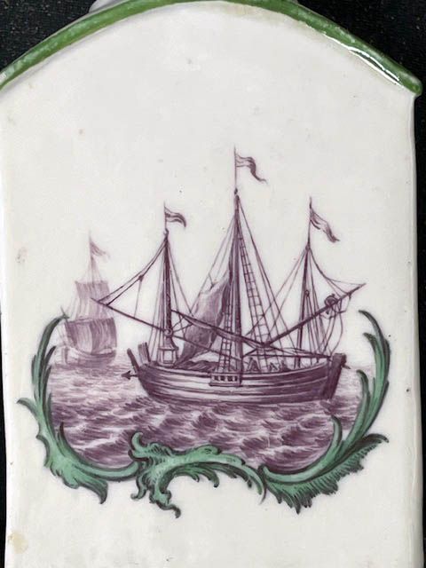 Chinese Export Tea Caddy with Marine Scene