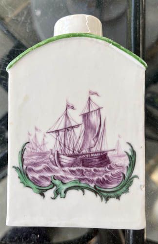 Chinese Export Tea Caddy with Marine Scene