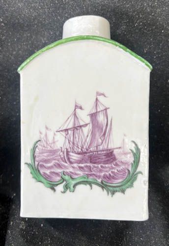 Chinese Export Tea Caddy with Marine Scene