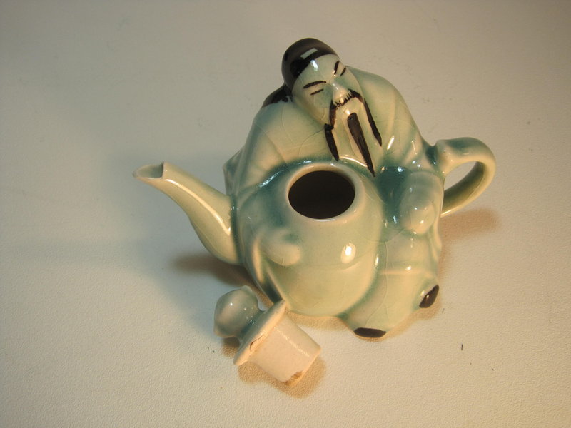 Early 20th C. Chinese Porcelain Figurine Teapot / Wine