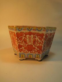 Early 20th C. Chinese Famille Rose Porcelain Flower Pot