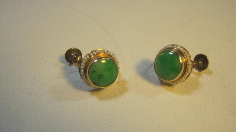 Beautiful Vintage Chinese 14K Jadeite Earrings