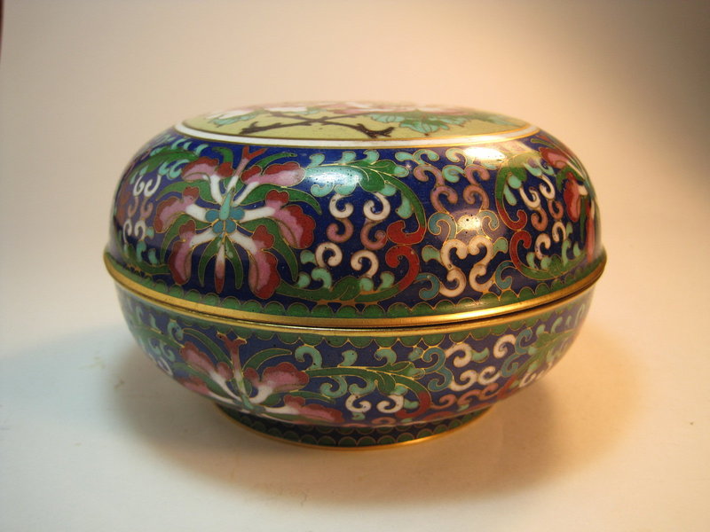 Old Chinese Cloisonne Enamel Round Covered Box
