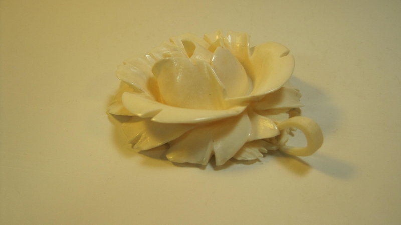 An Old Large Size Chinese Ivory Flower Pendant