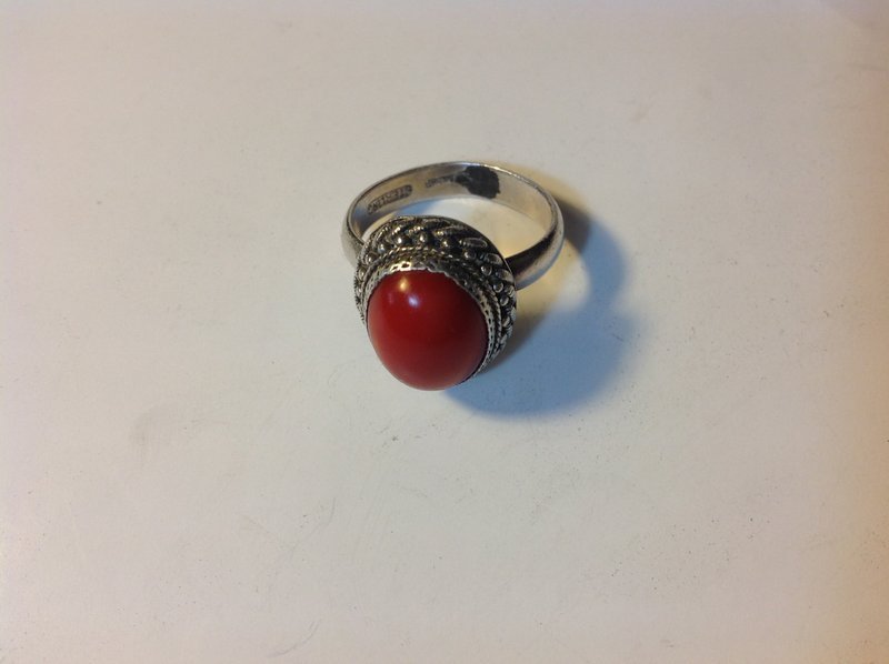 A Beautiful Vintage Coral With Sterling Silver Ring