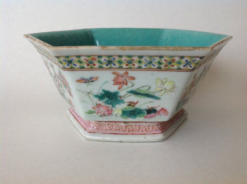 A Beautiful Late 19th C. Chinese Famille Rose Porcelain Bowl Marked