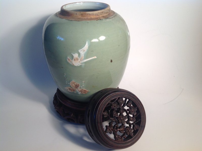 18th C. Kangxi Chinese celadon green glazed porcelain jar w wood cover