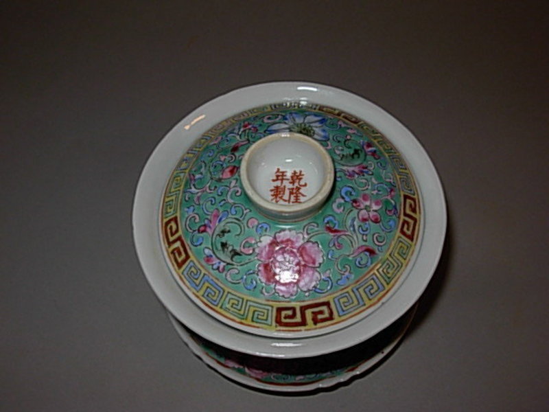A late 19th C. Chinese porcelain tea cup with cover
