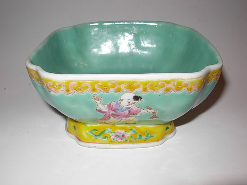 Chinese Early 19/20th C. Famille Rose Porcelain Bowl