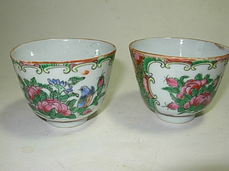A 19thC Chinese Famille Rose Medallion Porcelain Teapot