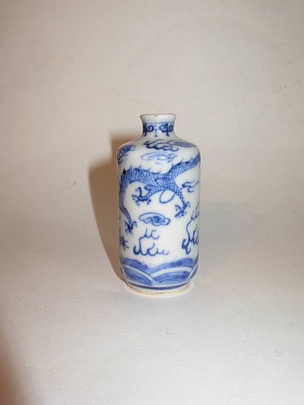 Chinese Blue &amp; White Dragon Snuff Bottle