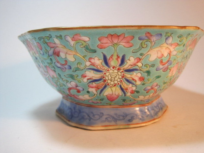 19th C. Chinese Famille Rose Hexagonal Porcelain Bowl