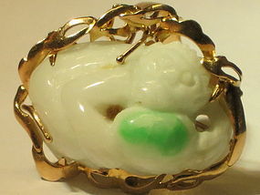 14 k gold large jade monkey and peach ring