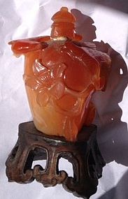 Chinese carved agate snuff bottle