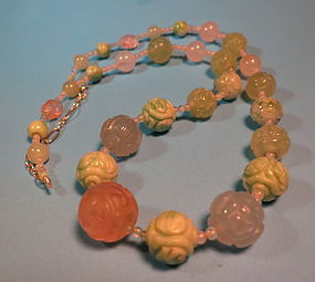 Chinse carved jadeite and rosequatz beaded necklace