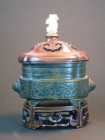 Incense burner with  rosewood nephrite finial