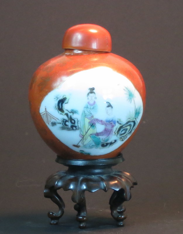 Famille rose enameled  porcelain cover jar rosewood