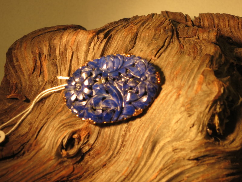 reticulated  lapis oval plaque Gold metal brooch